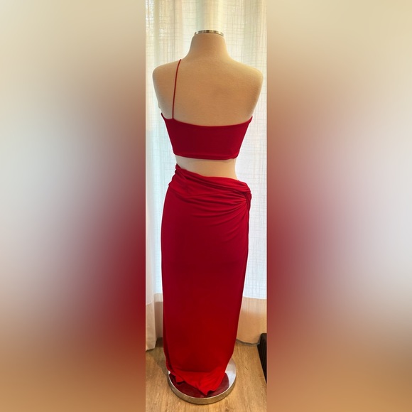♥️ Sexy Red One-Shoulder Top and Skirt - Picture 3 of 3